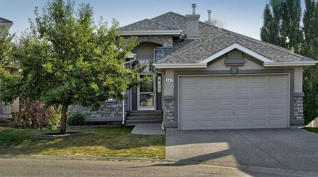 142 Mt Alberta View SE, Calgary — main listing photo