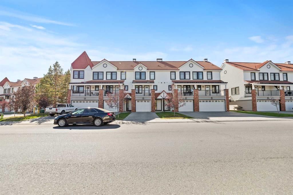 8918 Royal Oak Way NW, Calgary — photo 4 of 34