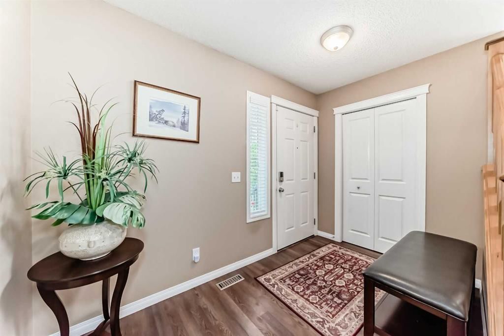 66 Cougar ridge Circle SW, Calgary — photo 2 of 30