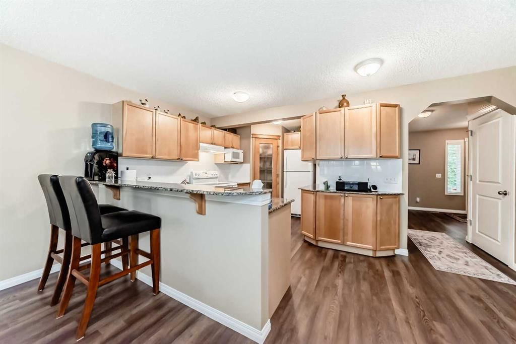 66 Cougar ridge Circle SW, Calgary — photo 3 of 30