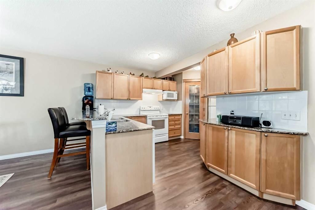 66 Cougar ridge Circle SW, Calgary — photo 4 of 30