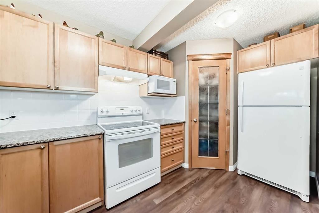 66 Cougar ridge Circle SW, Calgary — photo 5 of 30