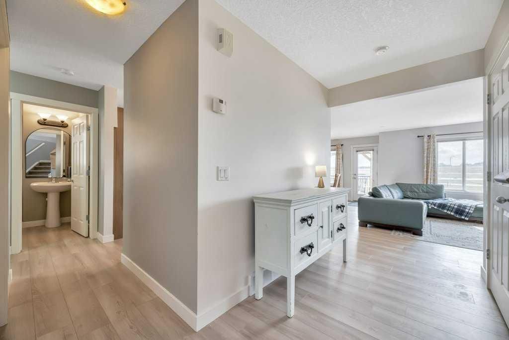 53 Bridlecrest Street SW, Calgary — photo 5 of 38