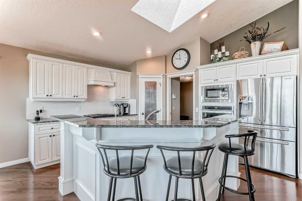 53 Mt Alberta View SE, Calgary — photo 4 of 49