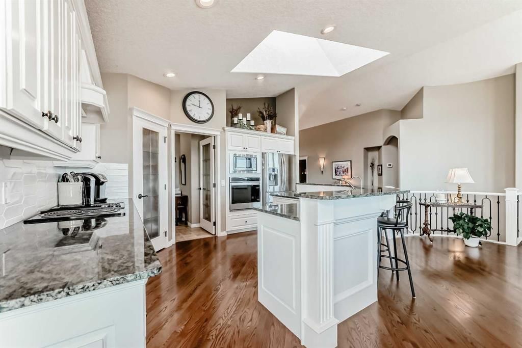 53 Mt Alberta View SE, Calgary — photo 5 of 49