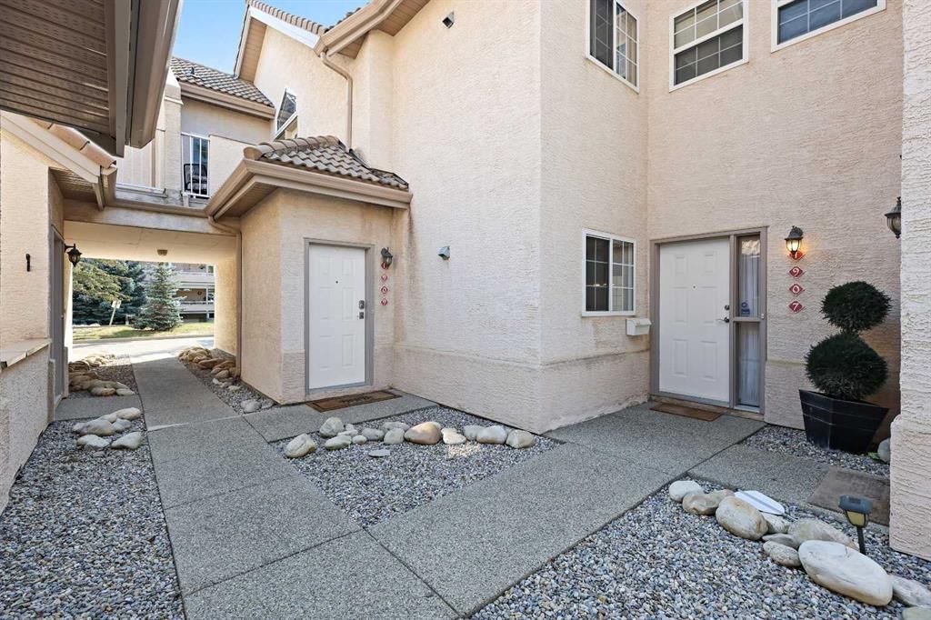 1907 Patterson View SW, Calgary — photo 3 of 33