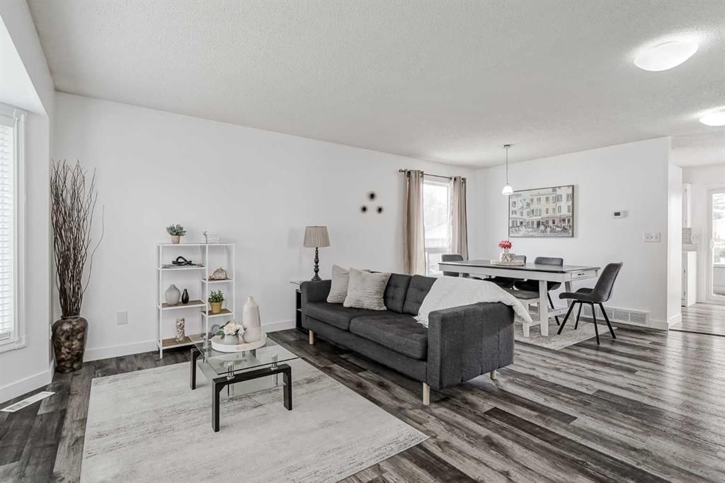 347 Whitefield Drive NE, Calgary — photo 3 of 41