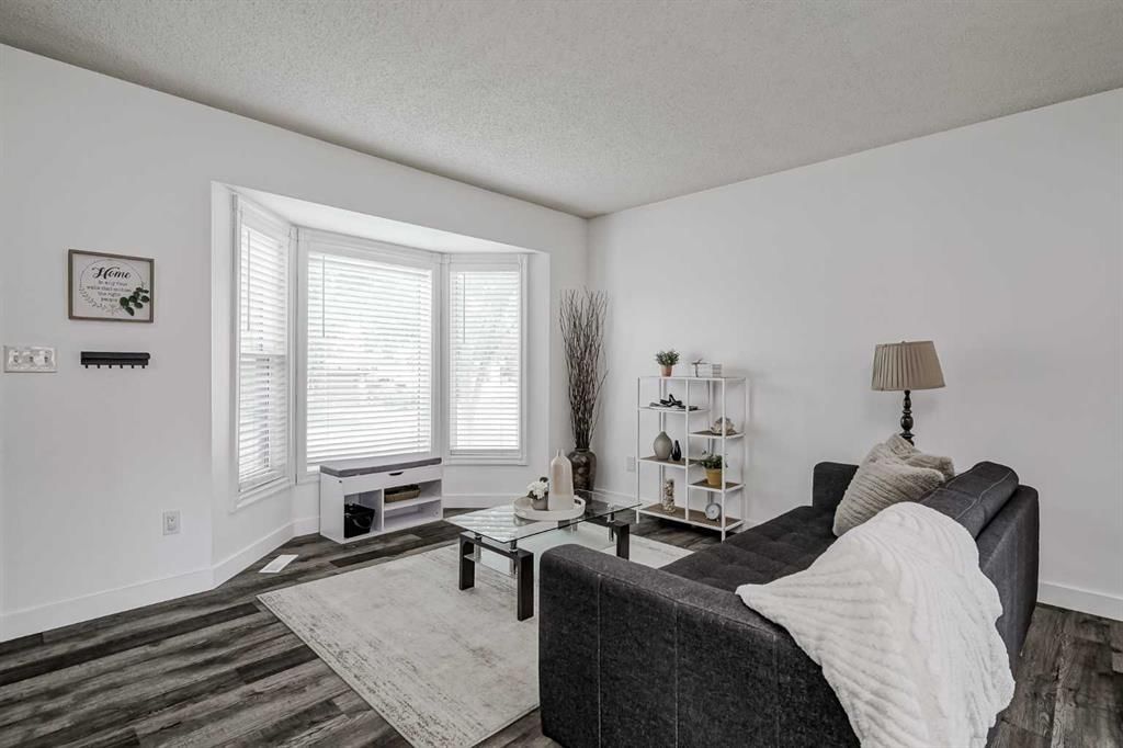 347 Whitefield Drive NE, Calgary — photo 5 of 41