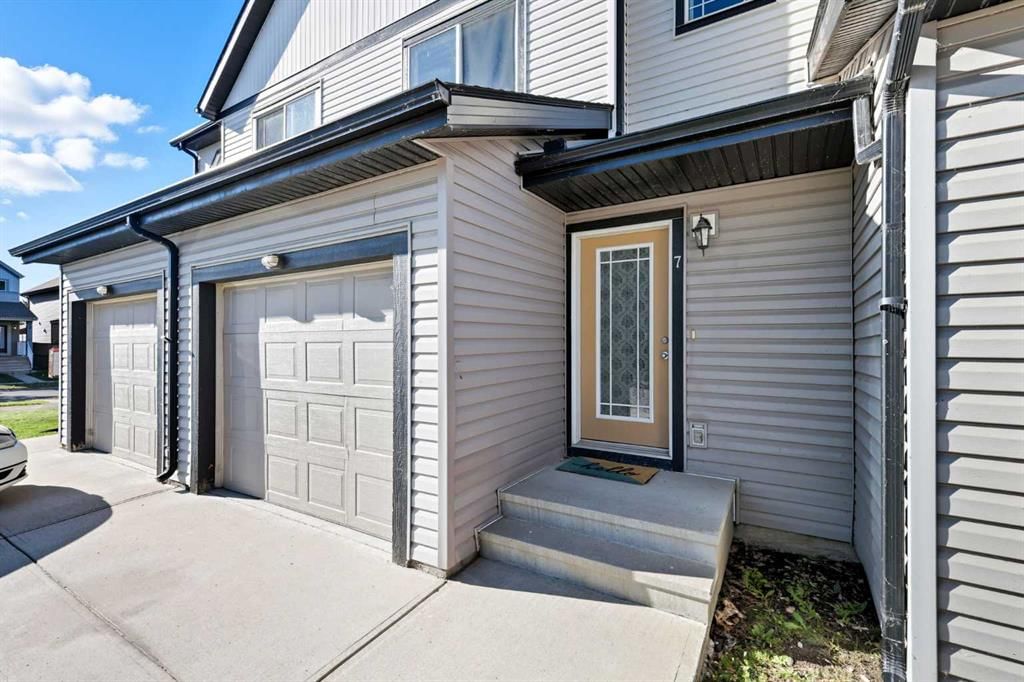 7 Copperpond Landing SE, Calgary — photo 4 of 45