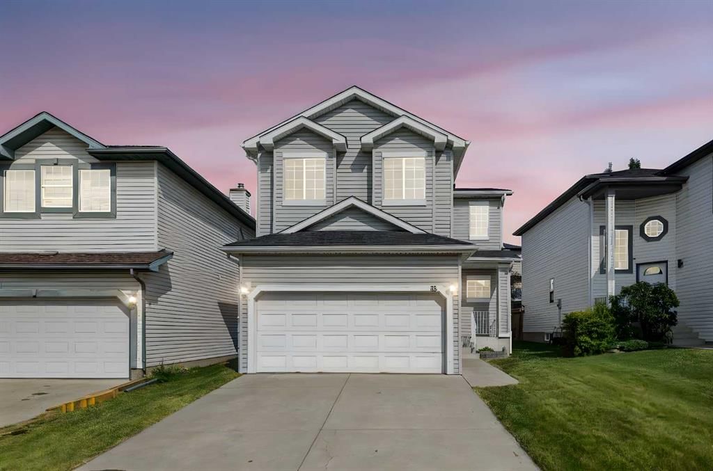 35 Tuscarora Way NW, Calgary — main listing photo