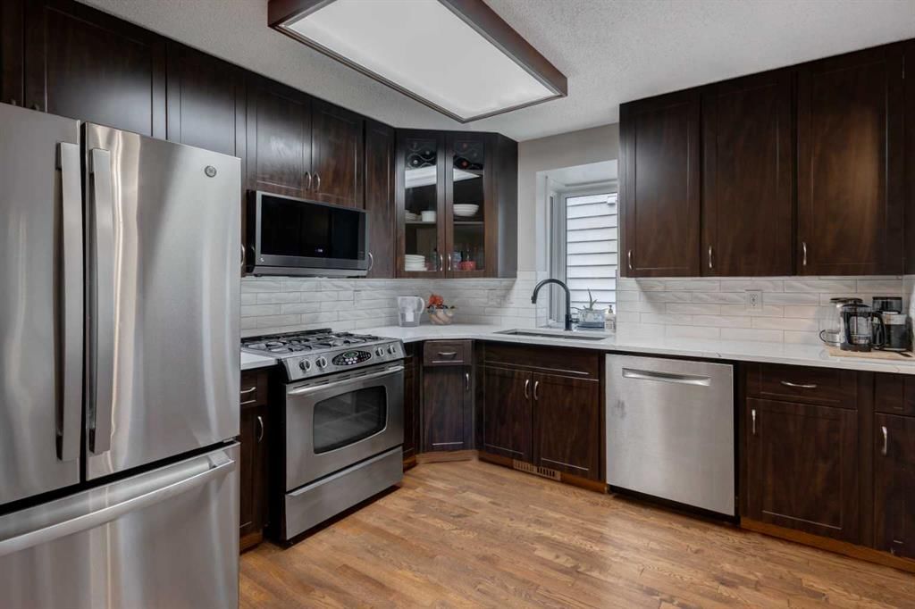355 Coach Ridge Rise SW, Calgary — photo 3 of 49