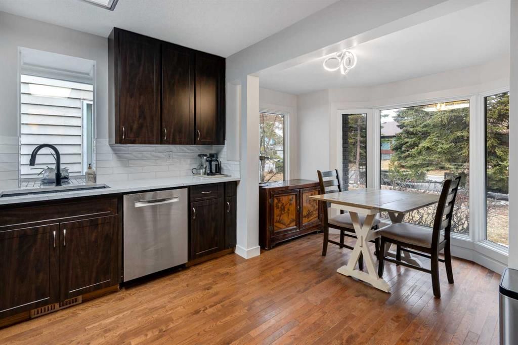 355 Coach Ridge Rise SW, Calgary — photo 4 of 49