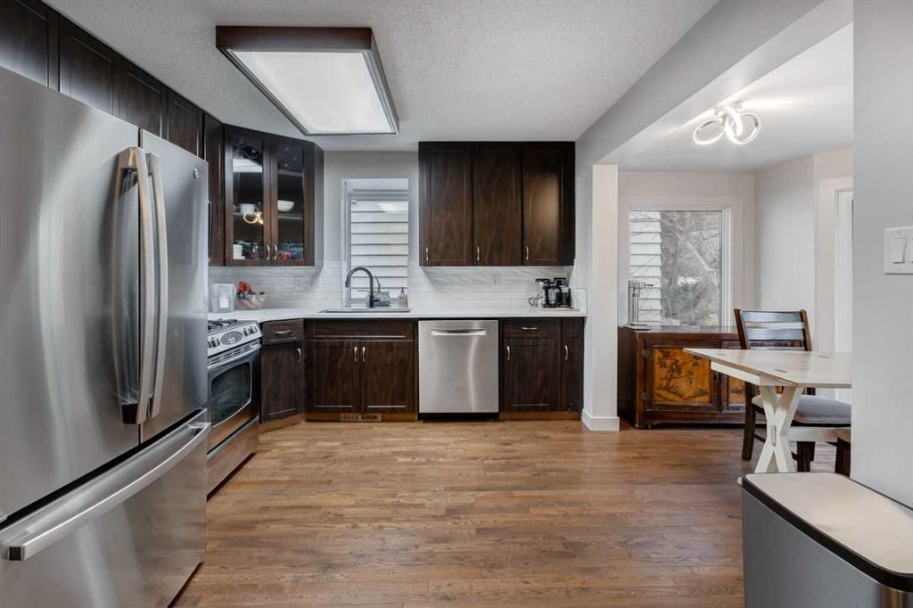 355 Coach Ridge Rise SW, Calgary — photo 5 of 49