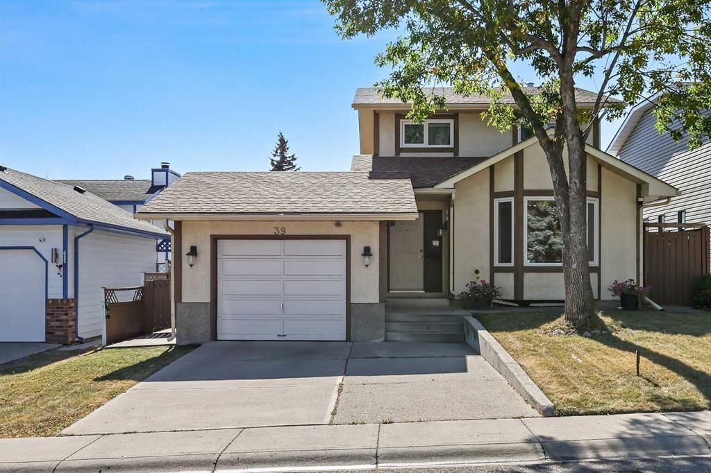 39 Millside Road SW, Calgary — photo 3 of 37