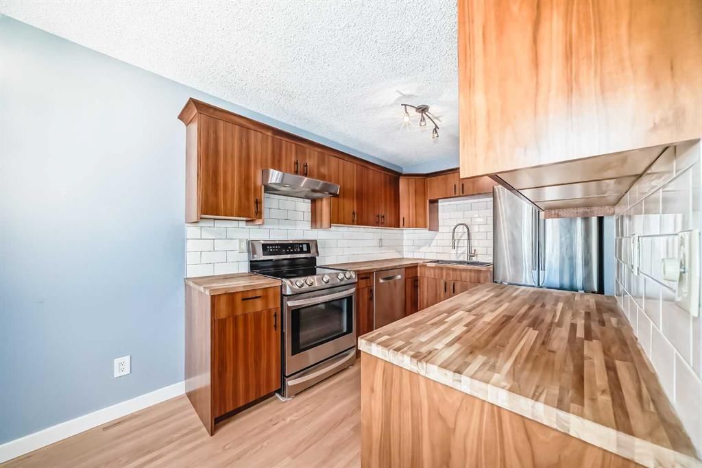 42 Pennsburg Way SE, Calgary — photo 4 of 35