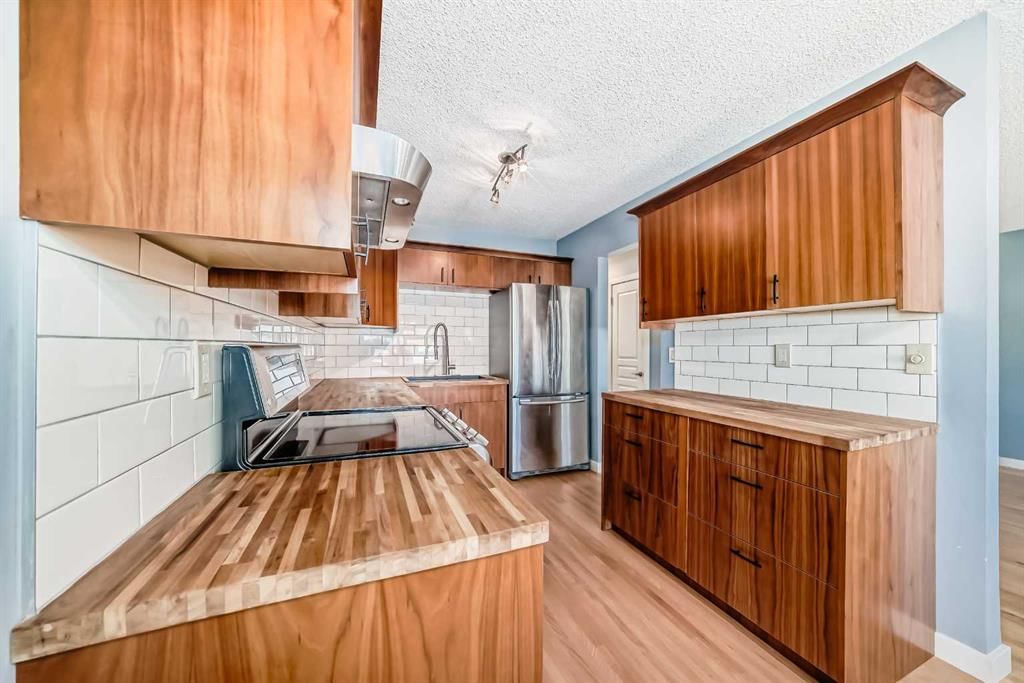 42 Pennsburg Way SE, Calgary — photo 5 of 35