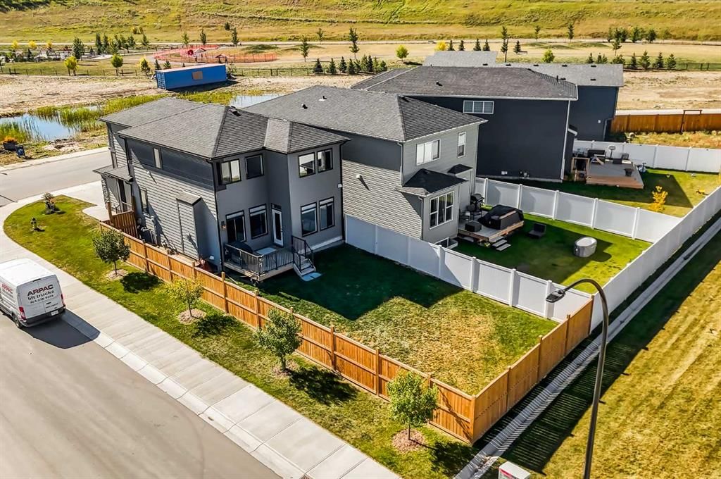 480 Wolf Creek Way SE, Calgary — photo 2 of 34