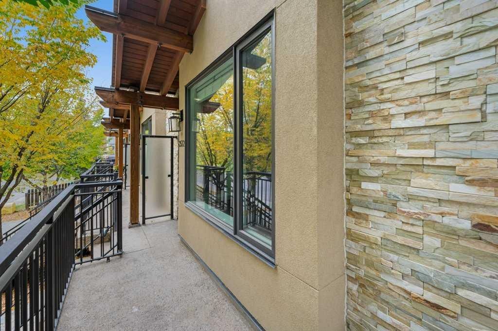 2512 16B Street SW, Calgary — photo 3 of 38