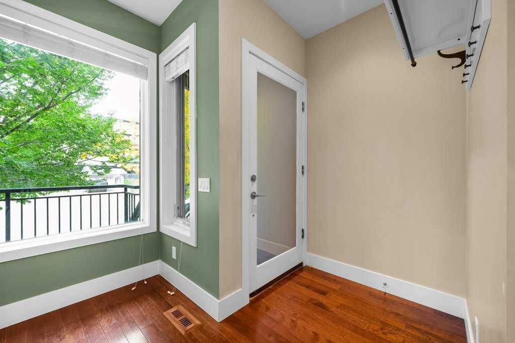 2512 16B Street SW, Calgary — photo 4 of 38