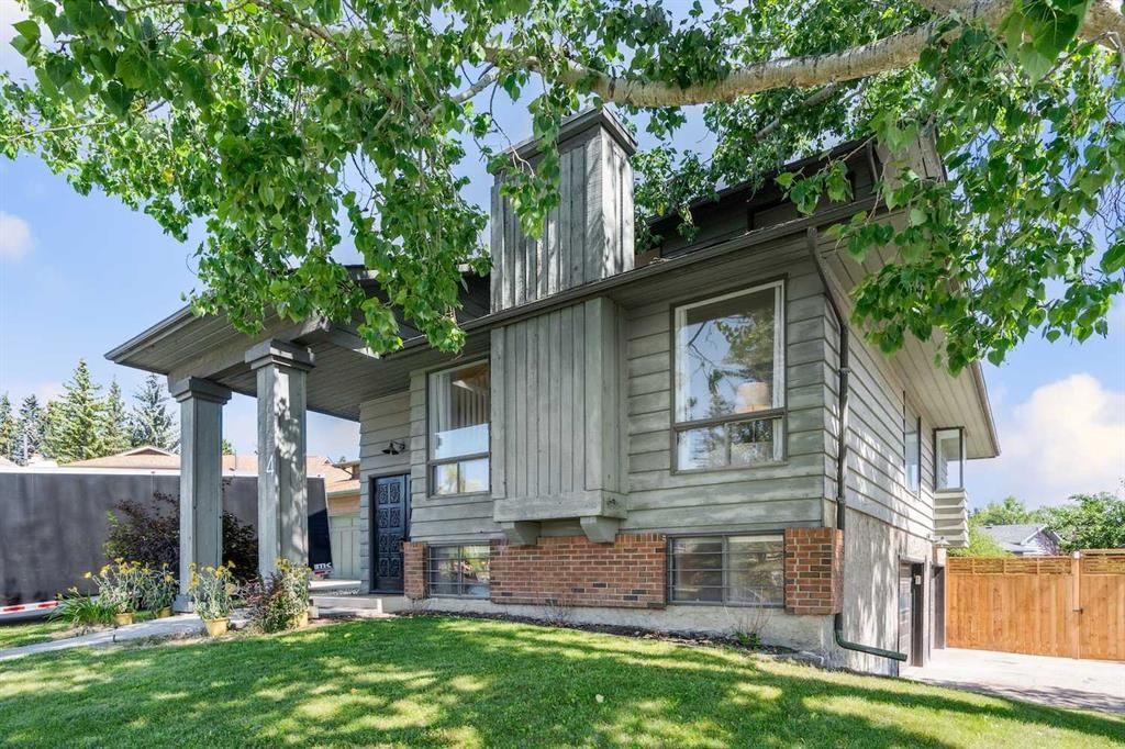 4 Coach Ridge Close SW, Calgary — photo 3 of 49