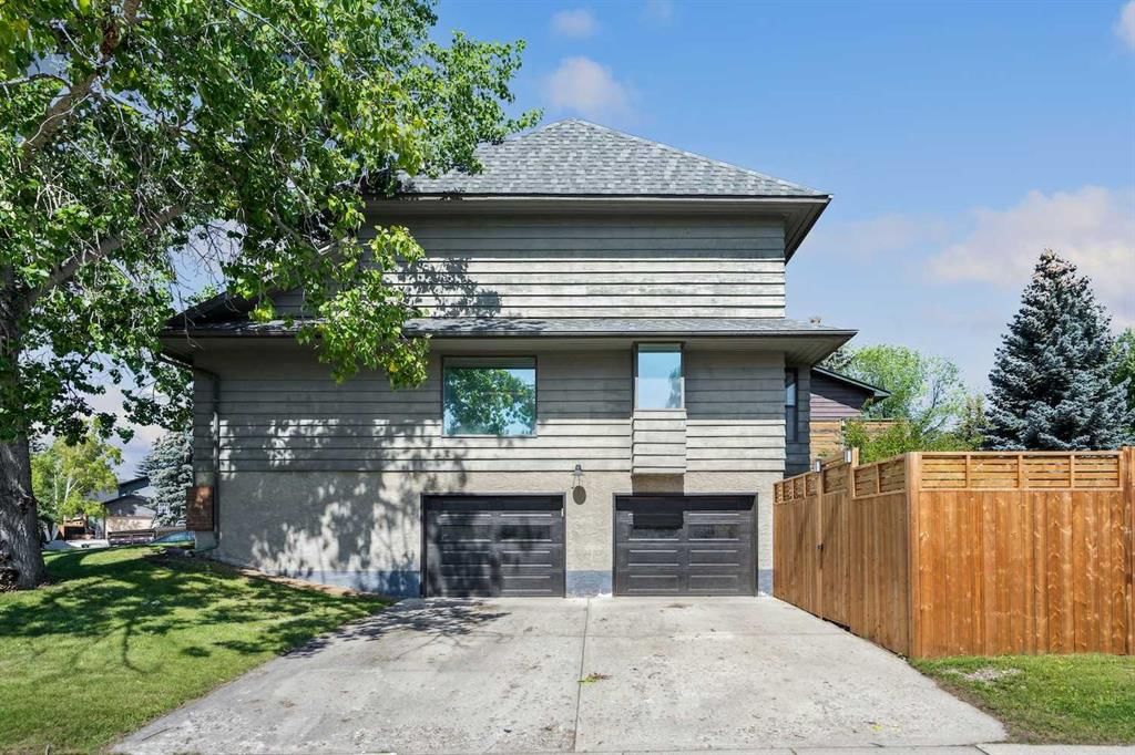 4 Coach Ridge Close SW, Calgary — photo 4 of 49
