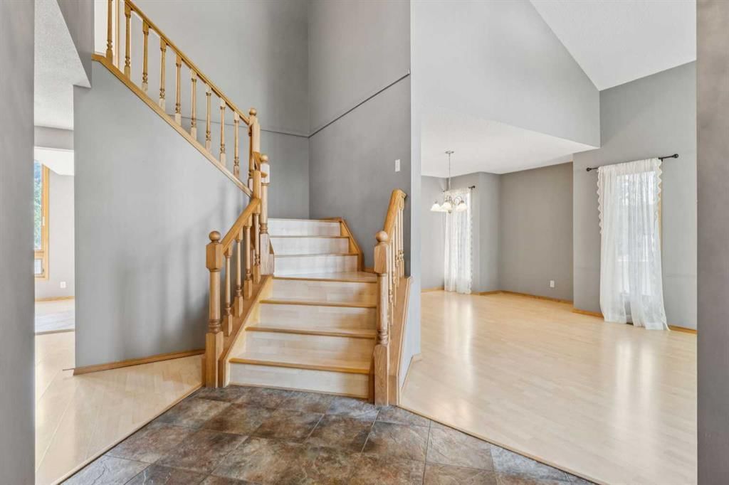 156 Edgevalley Circle NW, Calgary — photo 4 of 46