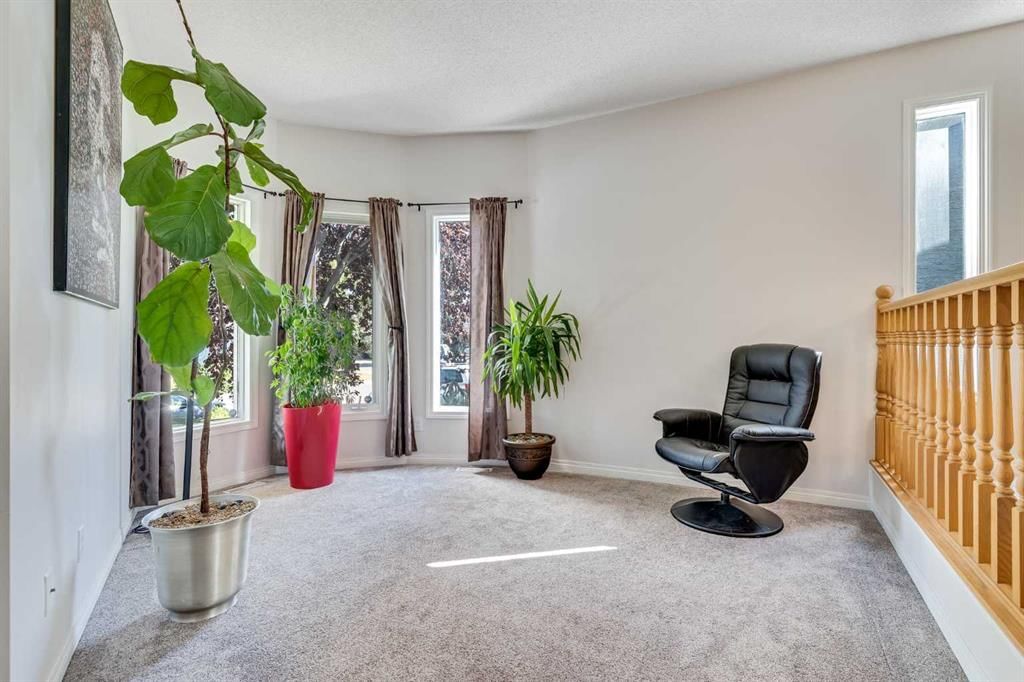 156 Deersaxon Circle SE, Calgary — photo 3 of 50