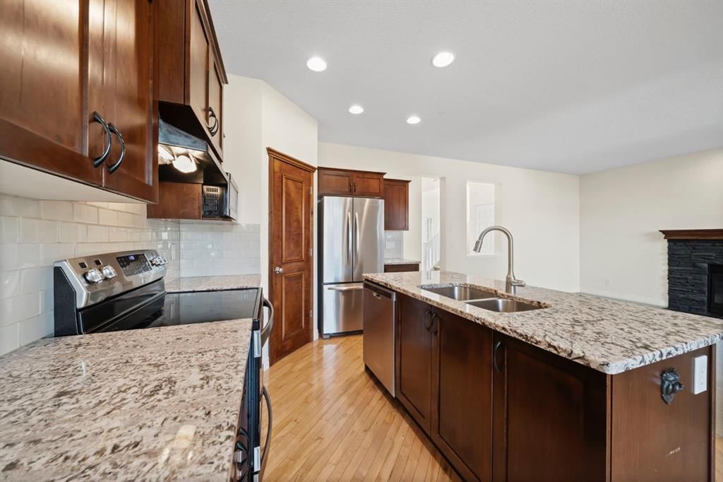 120 Prestwick Point SE, Calgary — photo 5 of 33