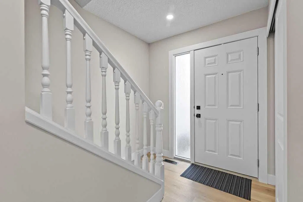14, 4810 40 Avenue SW, Calgary — photo 3 of 47