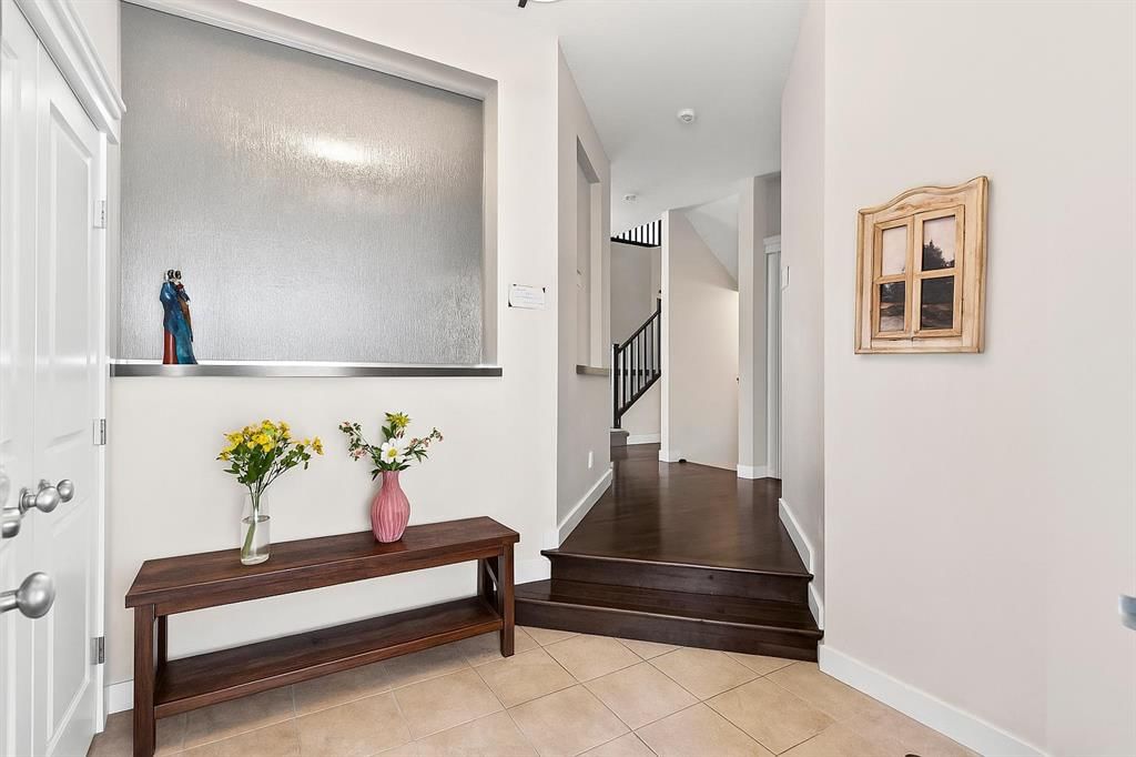 37 Evansfield Terrace NW, Calgary — photo 4 of 48