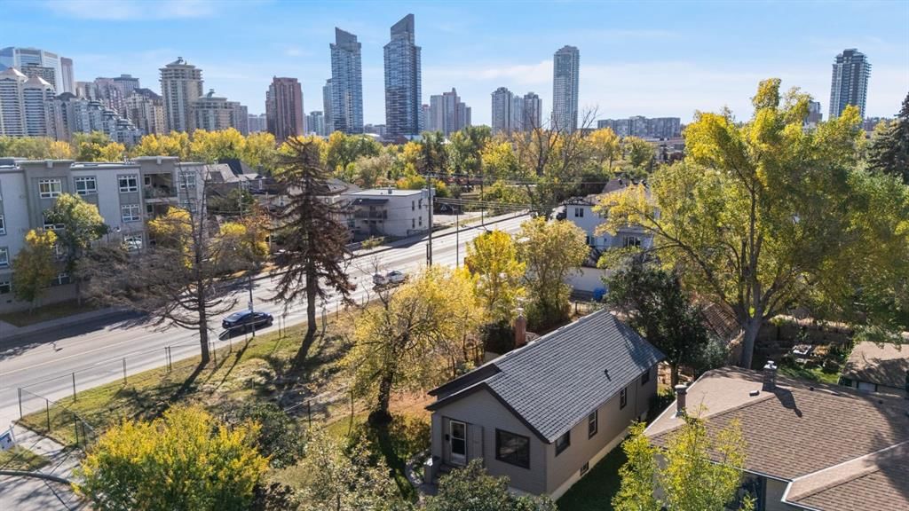 1609 Bowness Road NW, Calgary — photo 4 of 31