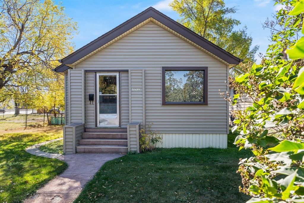 1609 Bowness Road NW, Calgary — photo 5 of 31