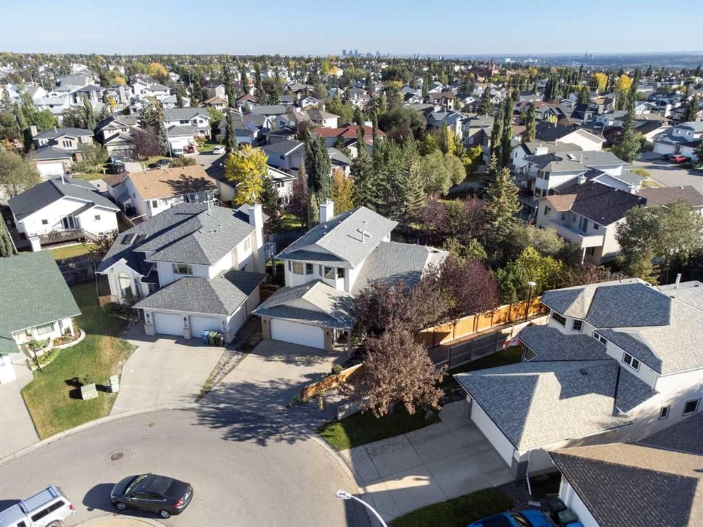 315 Hawkland Place NW, Calgary — photo 3 of 41