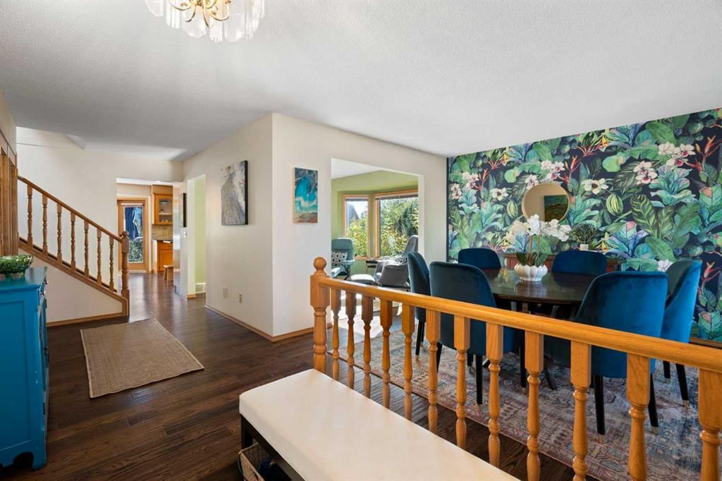 315 Hawkland Place NW, Calgary — photo 5 of 41