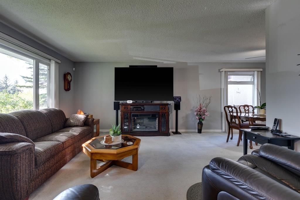 360 Malvern Close NE, Calgary — photo 4 of 38