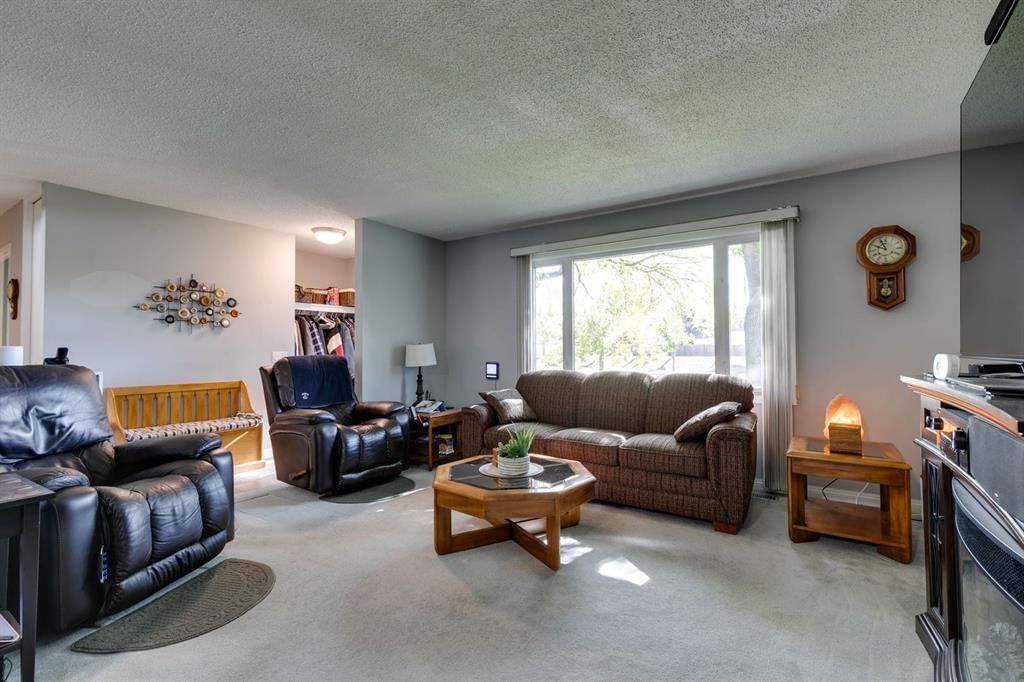 360 Malvern Close NE, Calgary — photo 5 of 38