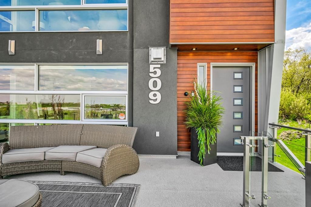 509 31 Avenue NE, Calgary — photo 4 of 47