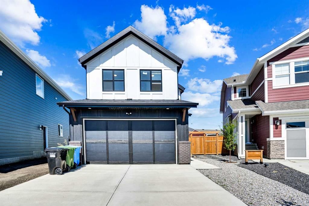 38 Magnolia Court SE, Calgary — photo 2 of 42