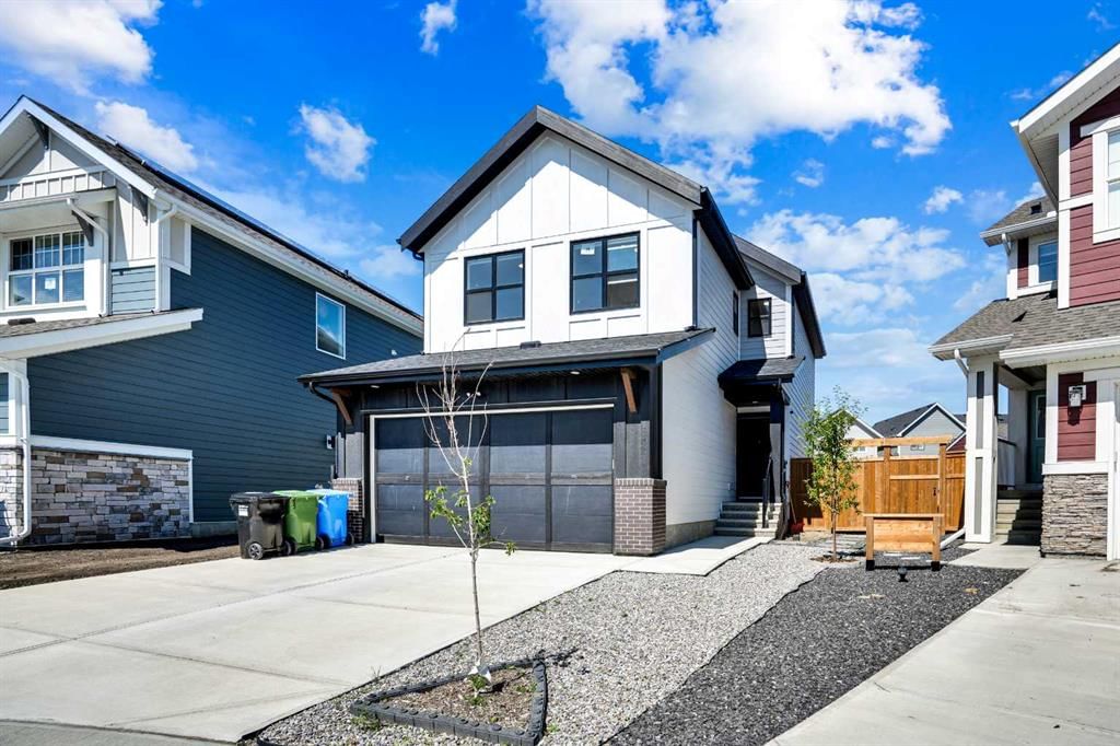 38 Magnolia Court SE, Calgary — photo 3 of 42
