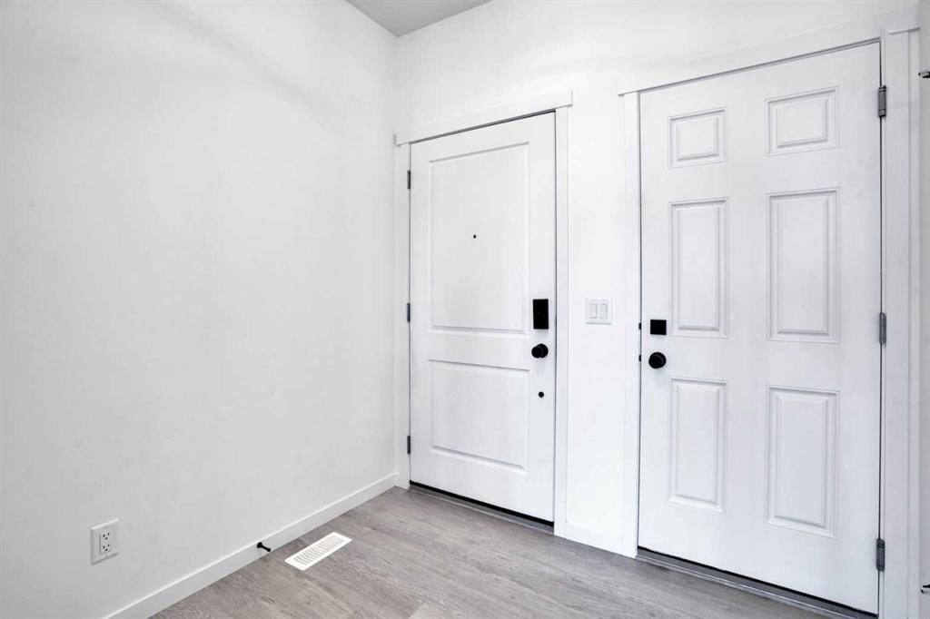 38 Magnolia Court SE, Calgary — photo 4 of 42