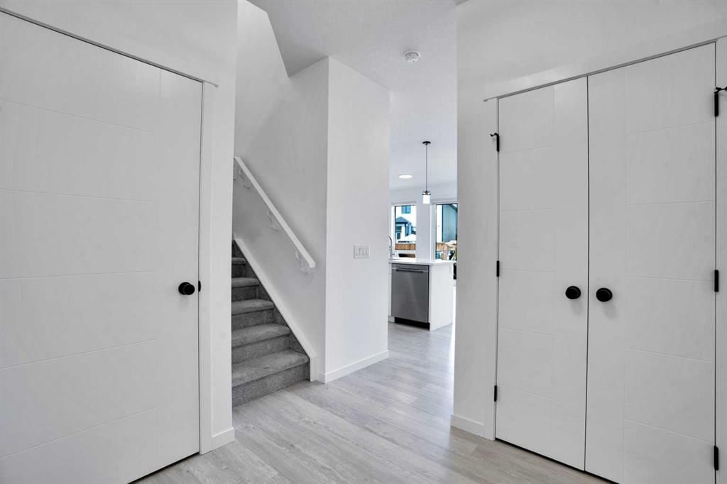 38 Magnolia Court SE, Calgary — photo 5 of 42