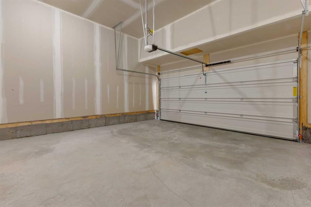 112 Wolf River Drive SE, Calgary — photo 4 of 33
