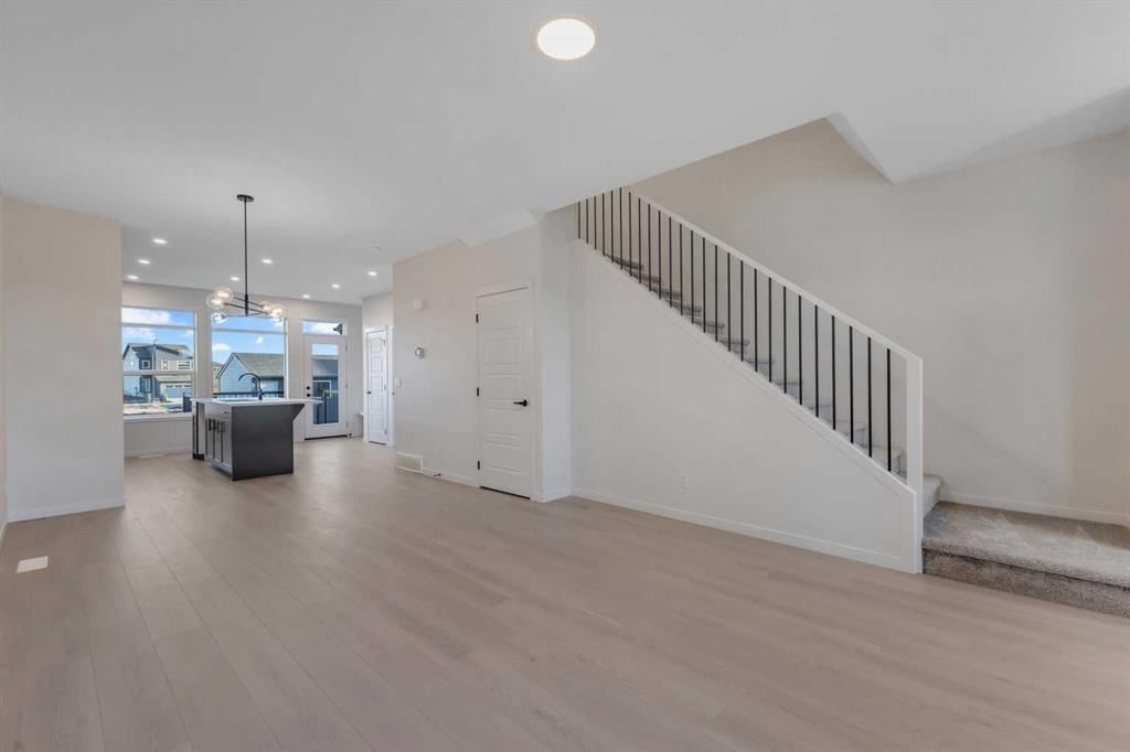 122 Wolf Hollow Rise SE, Calgary — photo 4 of 22