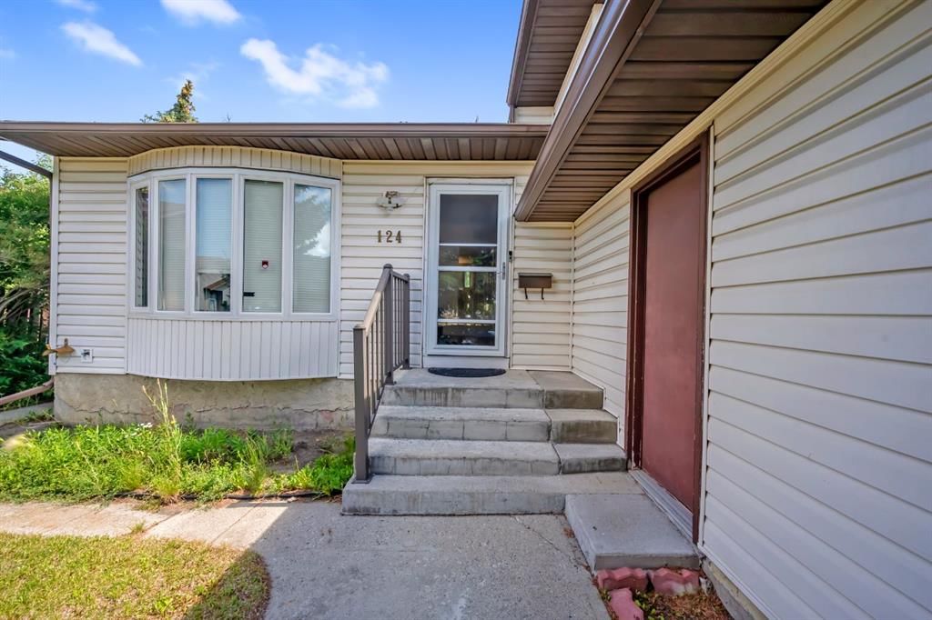 124 Whiteram Close NE, Calgary — photo 4 of 46
