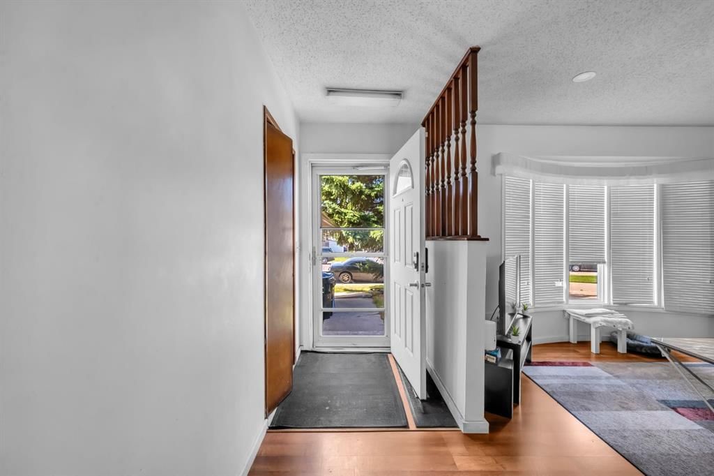 124 Whiteram Close NE, Calgary — photo 5 of 46