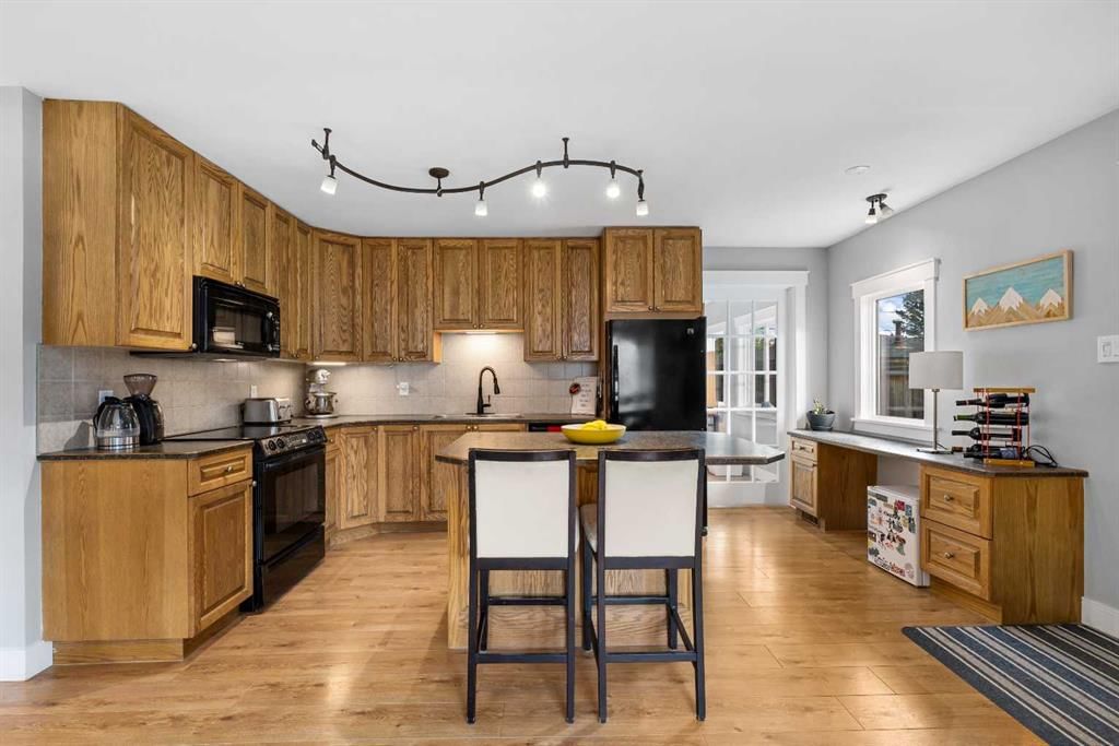 8736 34 Avenue NW, Calgary — main listing photo