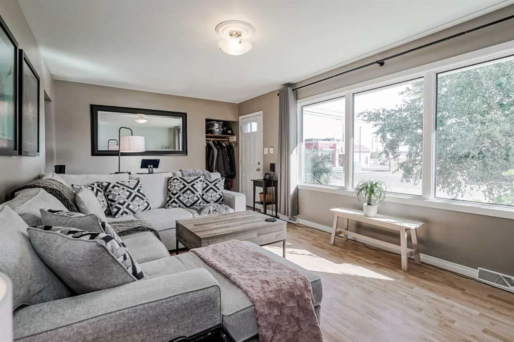 1813 38 Street SE, Calgary — photo 4 of 26