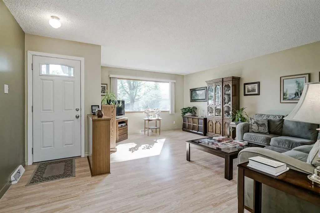 1819 38 Street SE, Calgary — photo 2 of 40