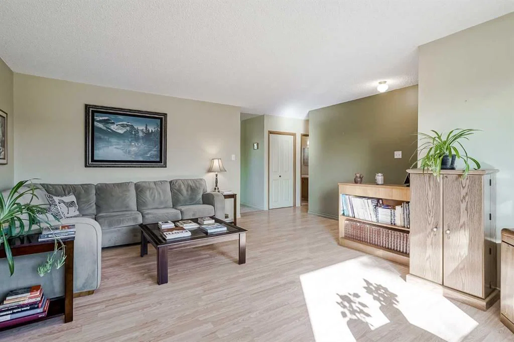 1819 38 Street SE, Calgary — photo 4 of 40