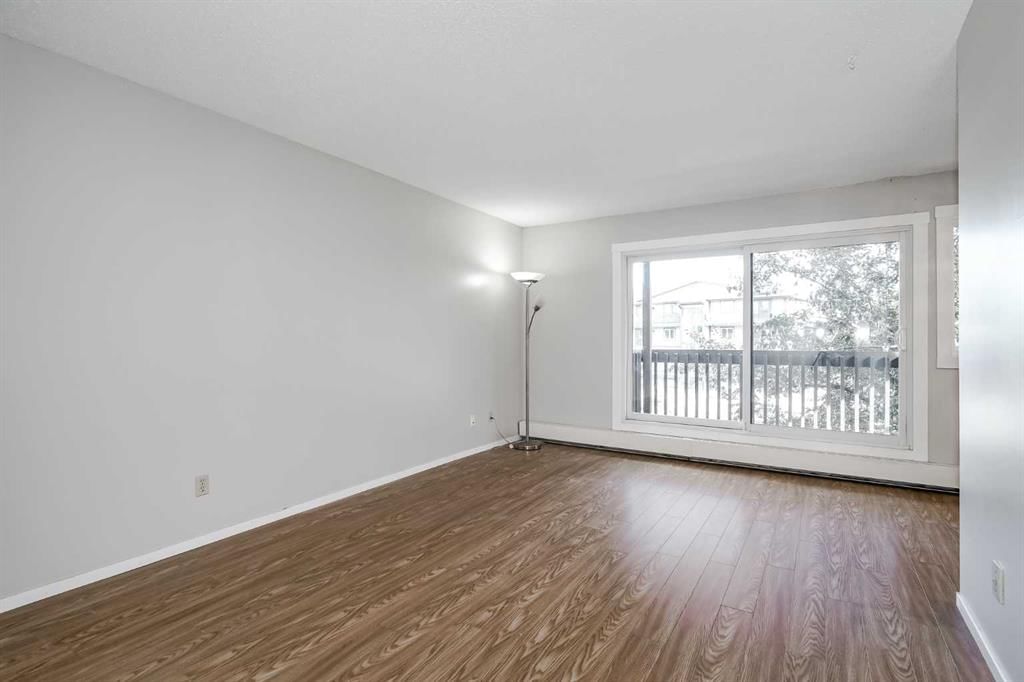72, 3519 49 Street NW, Calgary — photo 4 of 37